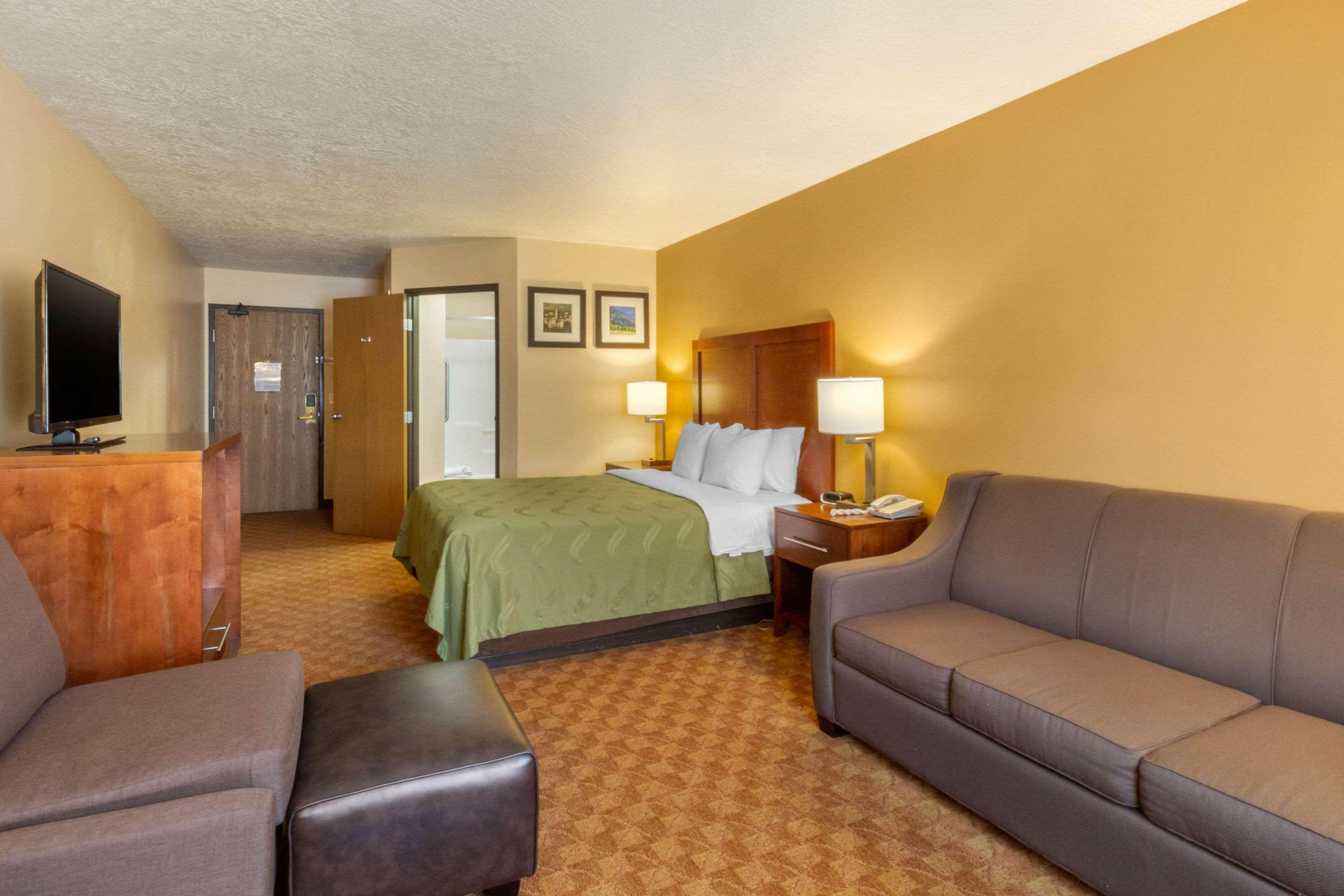 Quality Inn Logan Near University Екстер'єр фото