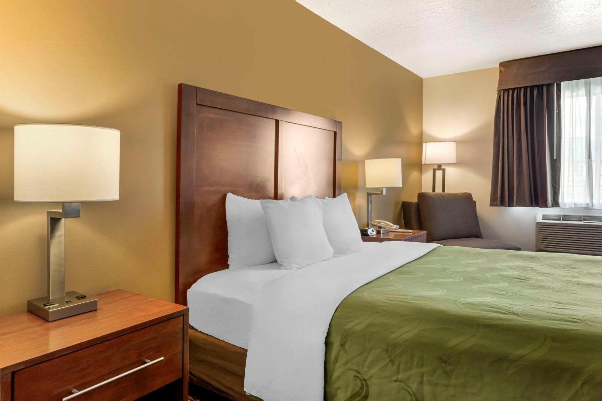 Quality Inn Logan Near University Екстер'єр фото